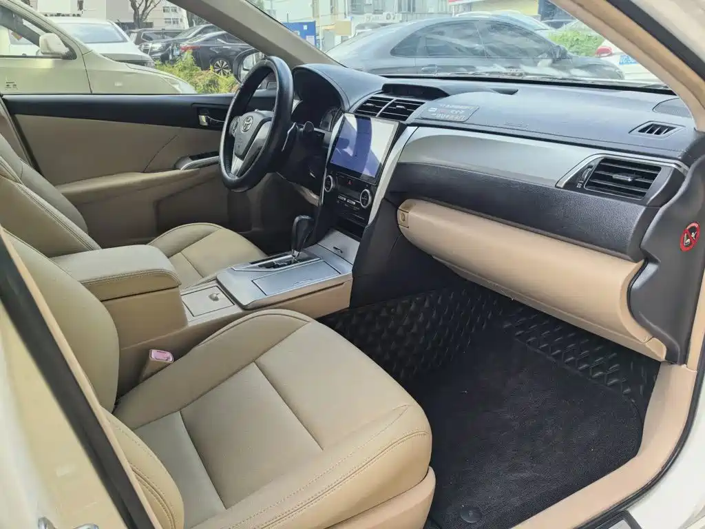 Toyota Camry — миниатюра 7
