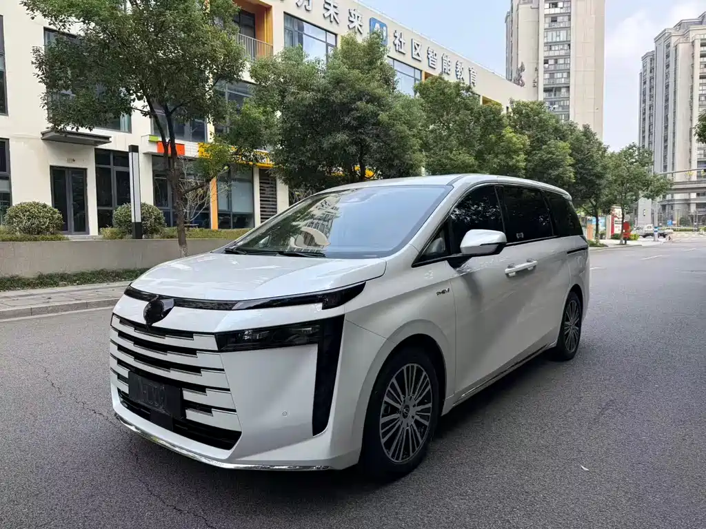 GAC Motor Trumpchi E8 PHEV