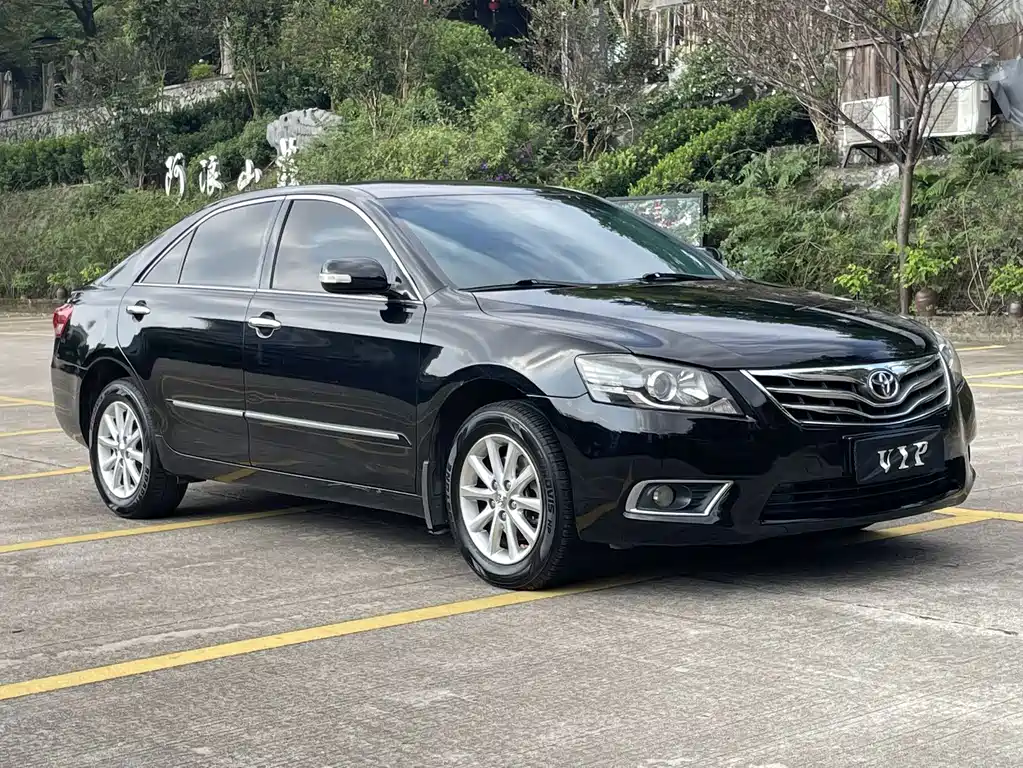Toyota Camry — миниатюра 3