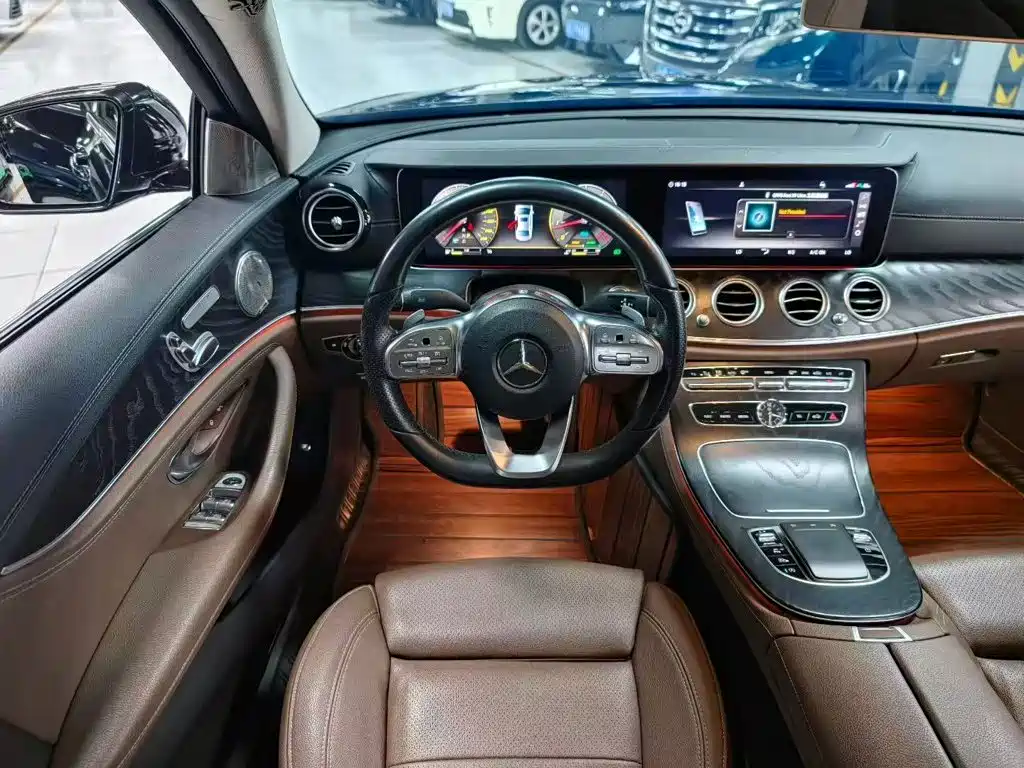 Mercedes-Benz E-Class — миниатюра 13