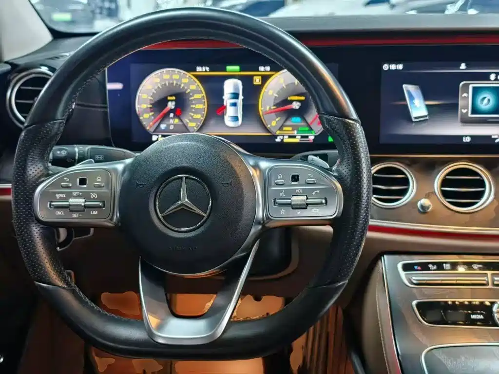 Mercedes-Benz E-Class — миниатюра 11