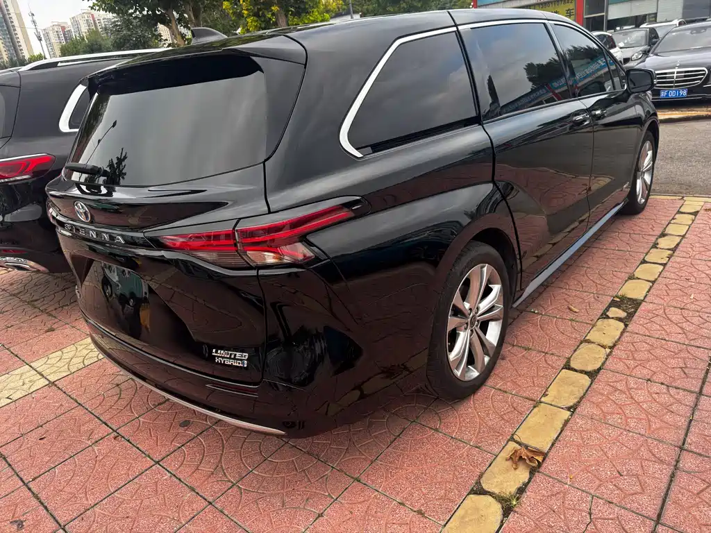 Toyota Sienna — миниатюра 16