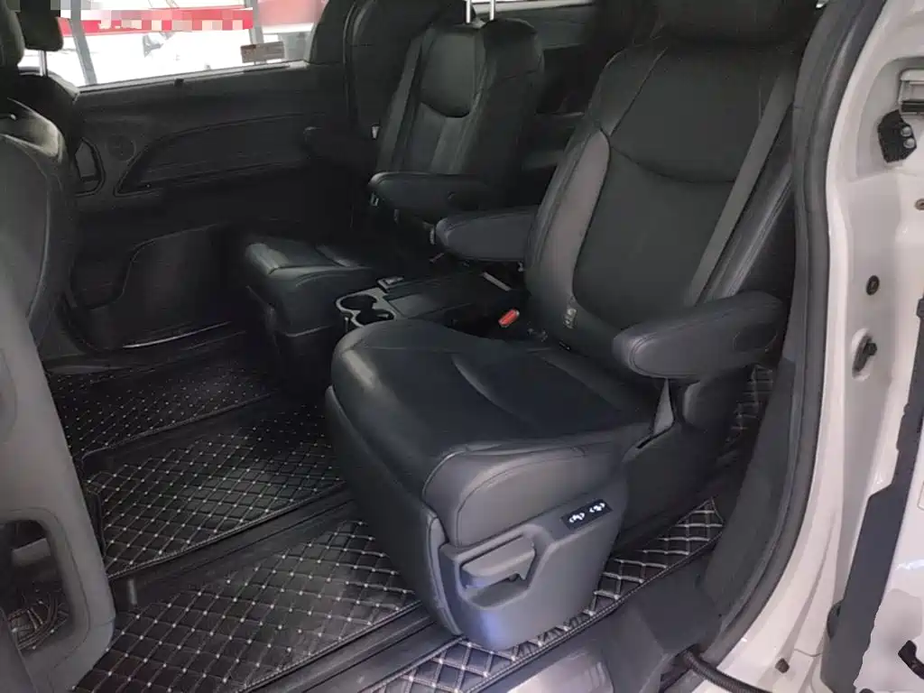 Toyota Sienna — миниатюра 17