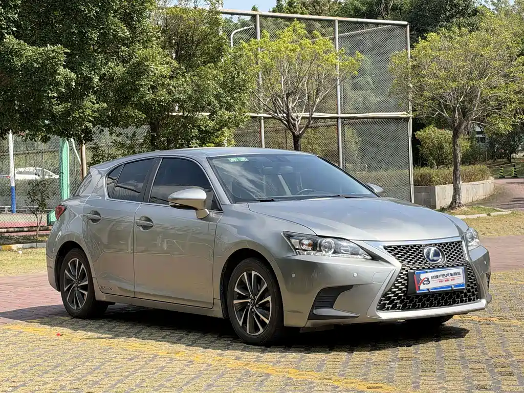 Lexus CT — миниатюра 5