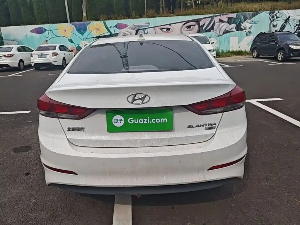 Hyundai Elantra — миниатюра 6