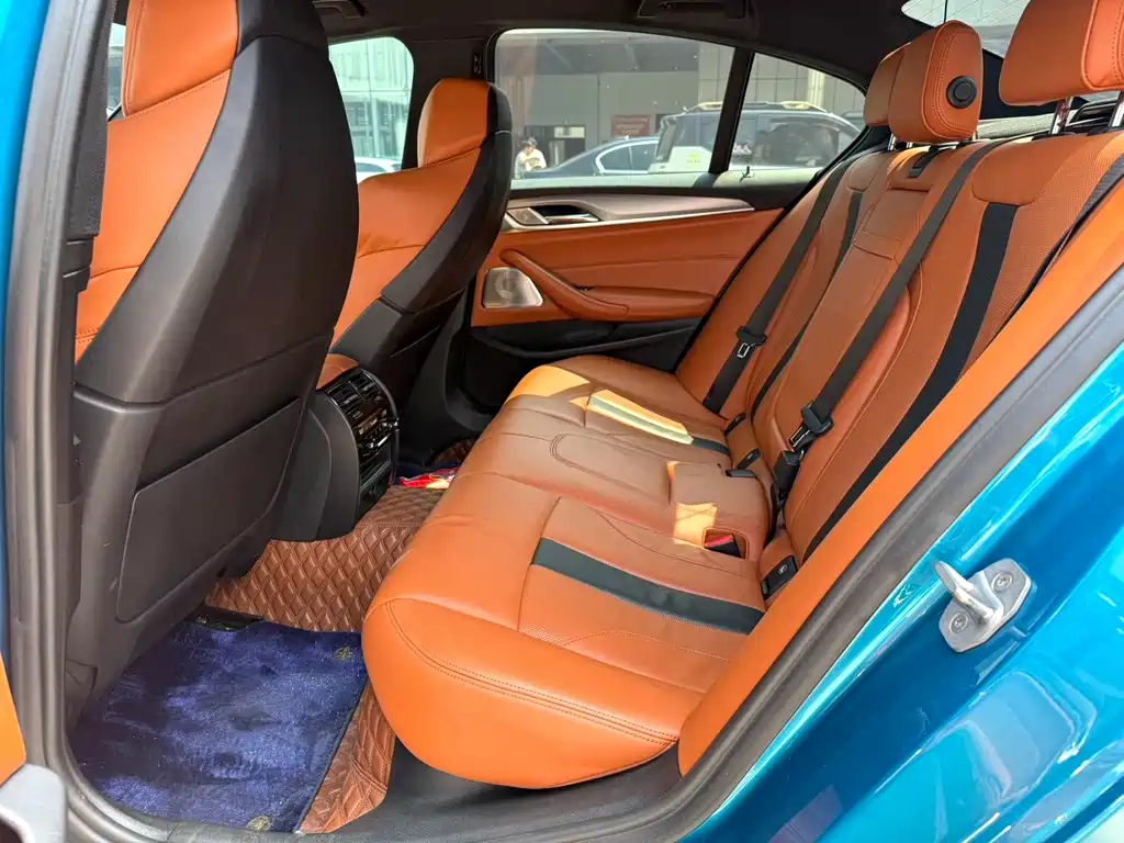 BMW M5 — миниатюра 5