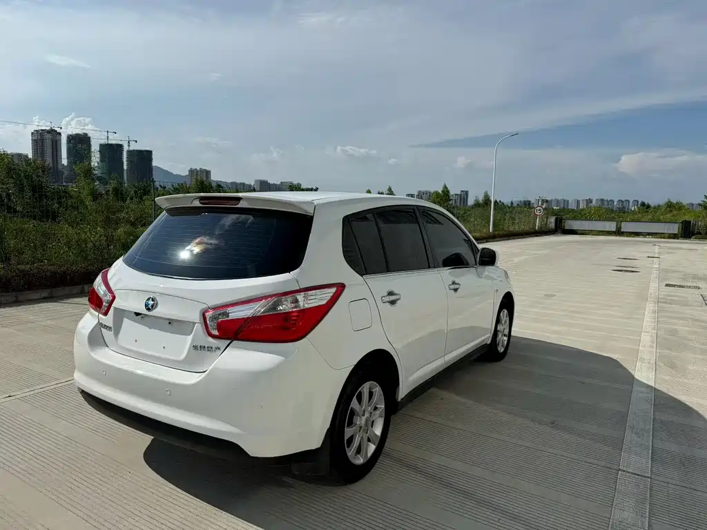 Venucia R50 — миниатюра 5