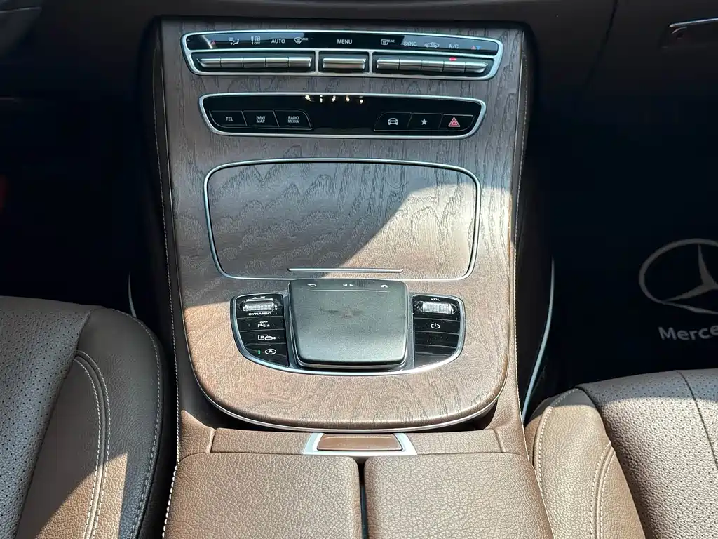 Mercedes-Benz E-Class — миниатюра 13