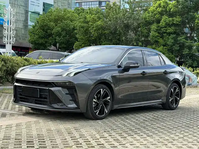 Lynk & Co 03