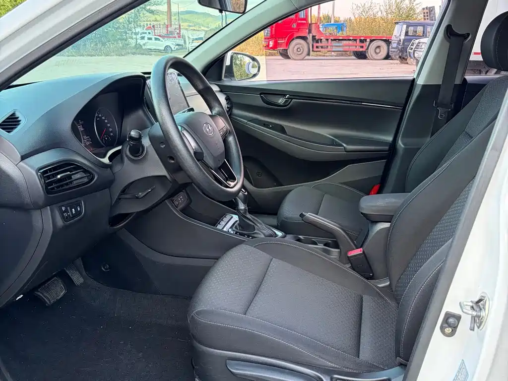 Hyundai Elantra — миниатюра 5