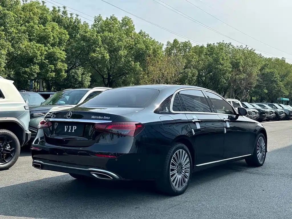 Mercedes-Benz E-Class — миниатюра 16