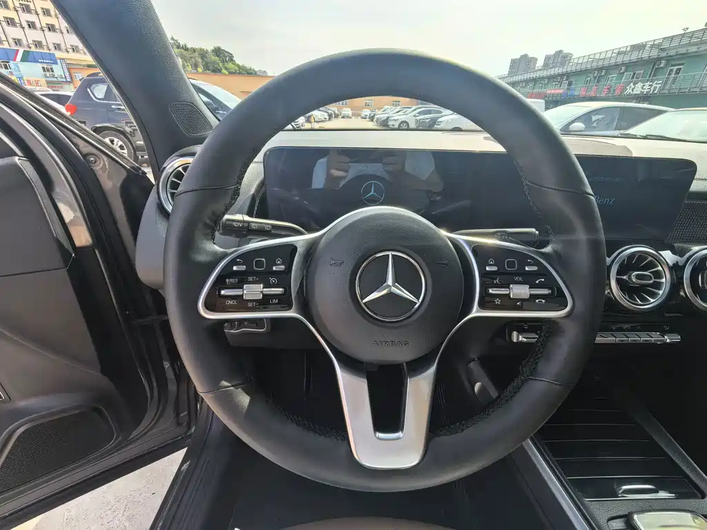 Mercedes-Benz GLB — миниатюра 10
