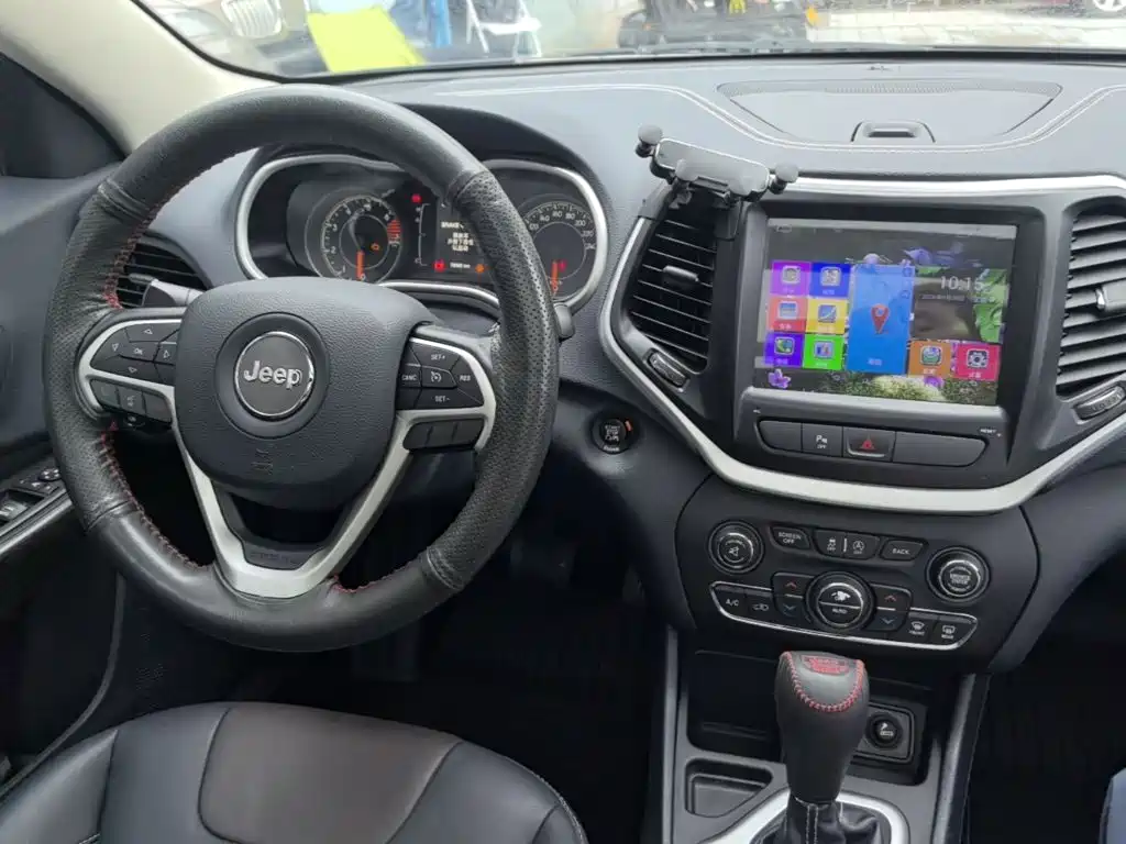 Jeep Cherokee — миниатюра 10
