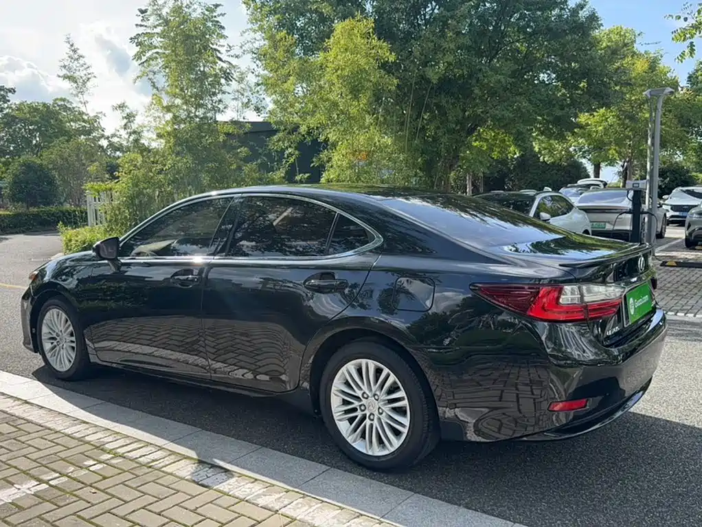 Lexus ES — миниатюра 14