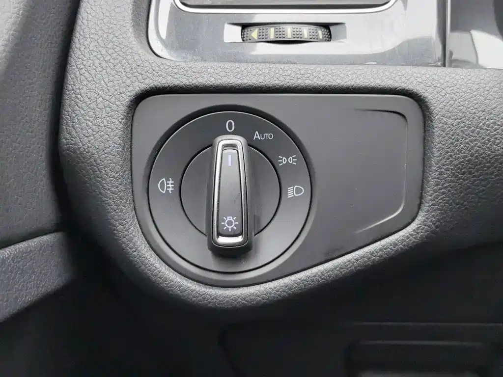 Volkswagen Golf EV — миниатюра 21