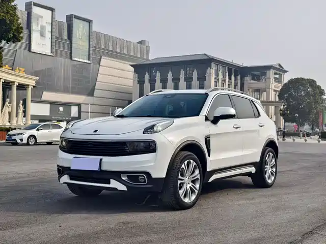 2020 Lynk & Co 01
