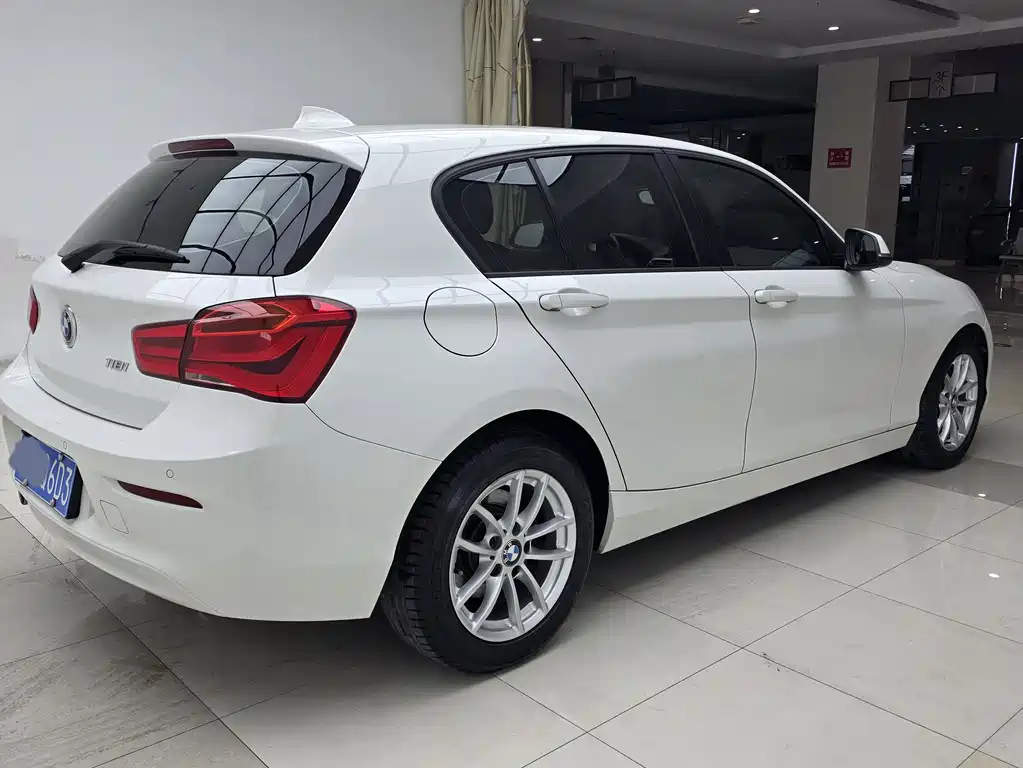 BMW 1 SERIES