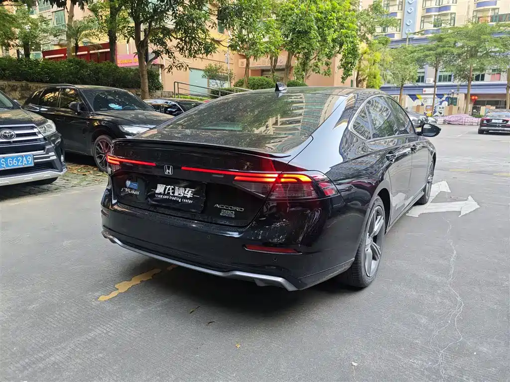 Honda Accord — миниатюра 9