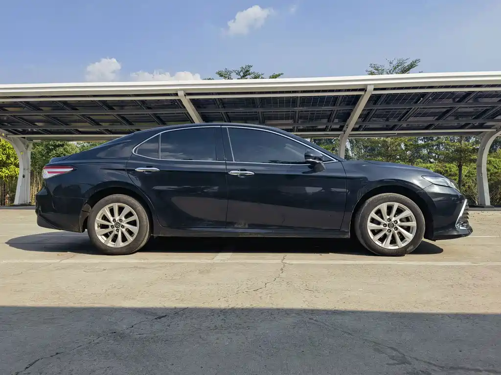 Toyota Camry — миниатюра 4
