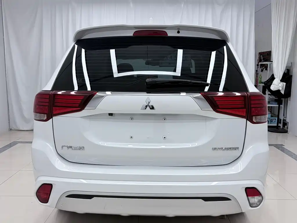 Mitsubishi Outlander — миниатюра 5
