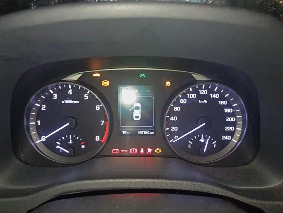 Hyundai Elantra — миниатюра 14