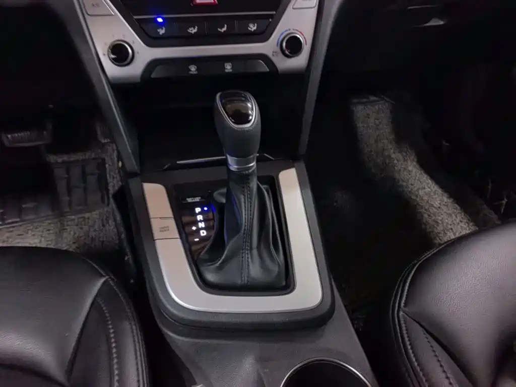 Hyundai Elantra — миниатюра 14