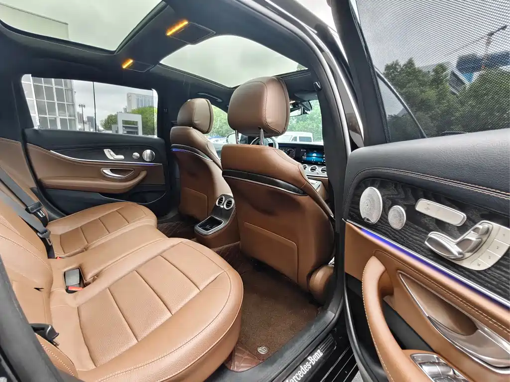 Mercedes-Benz E-Class — миниатюра 7