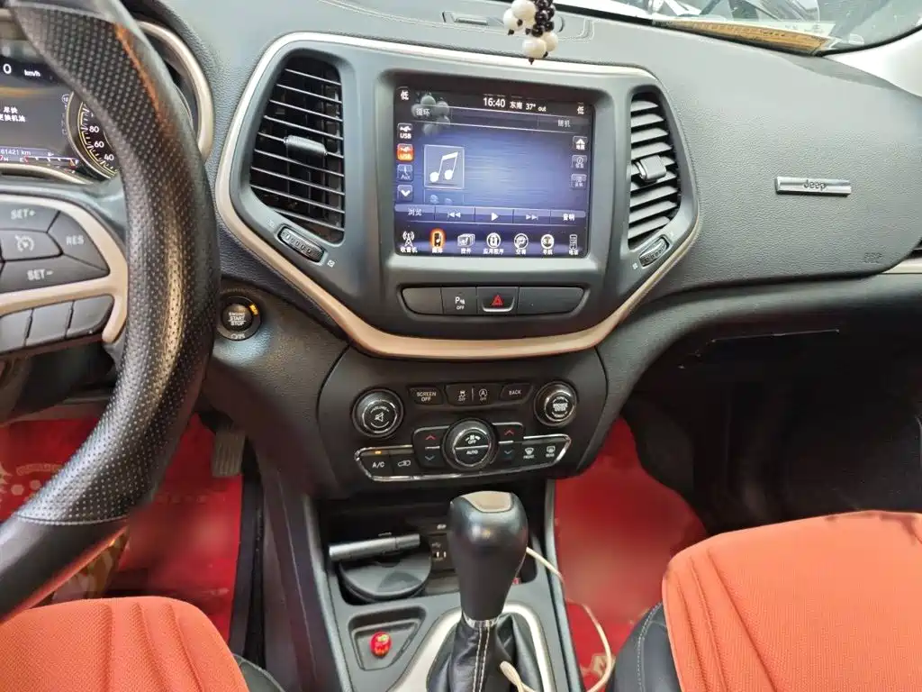 Jeep Cherokee — миниатюра 6