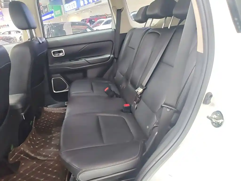 Mitsubishi Outlander — миниатюра 17