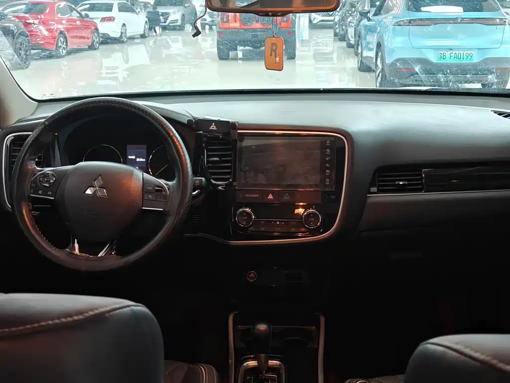 Mitsubishi Outlander — миниатюра 9