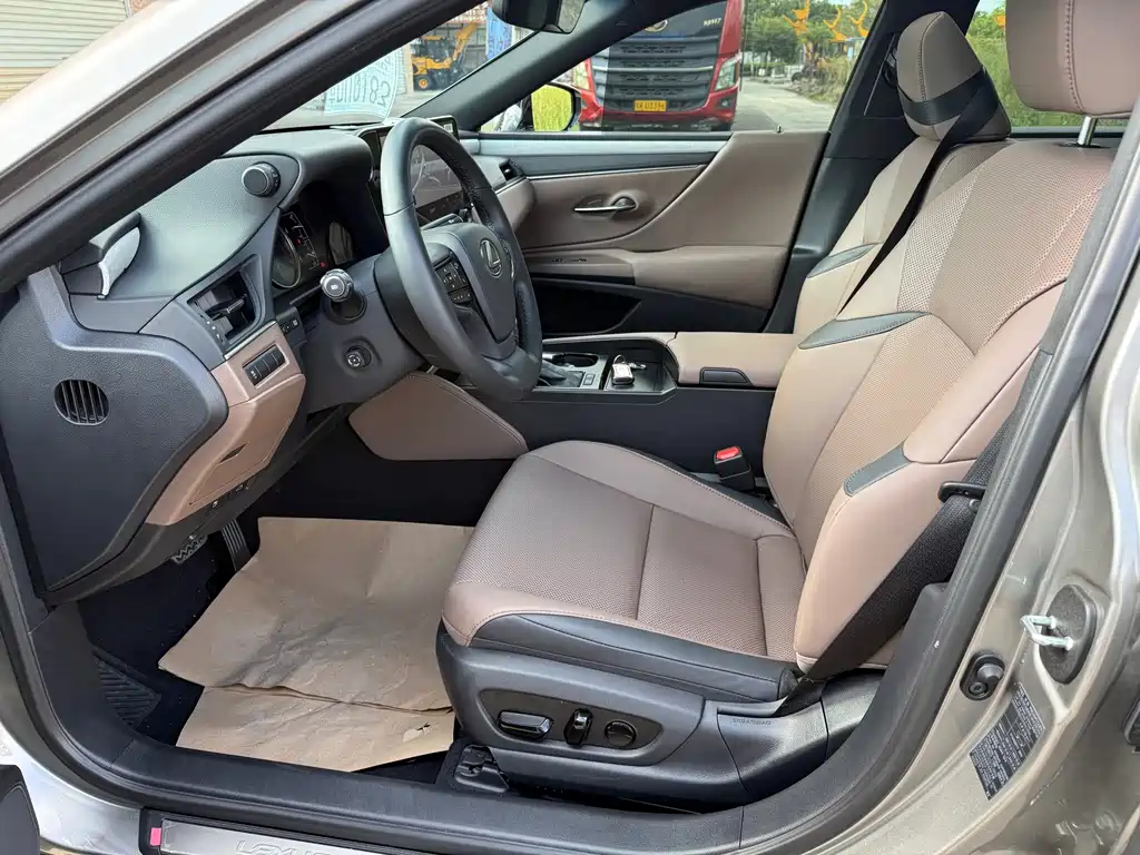 Lexus ES — миниатюра 8