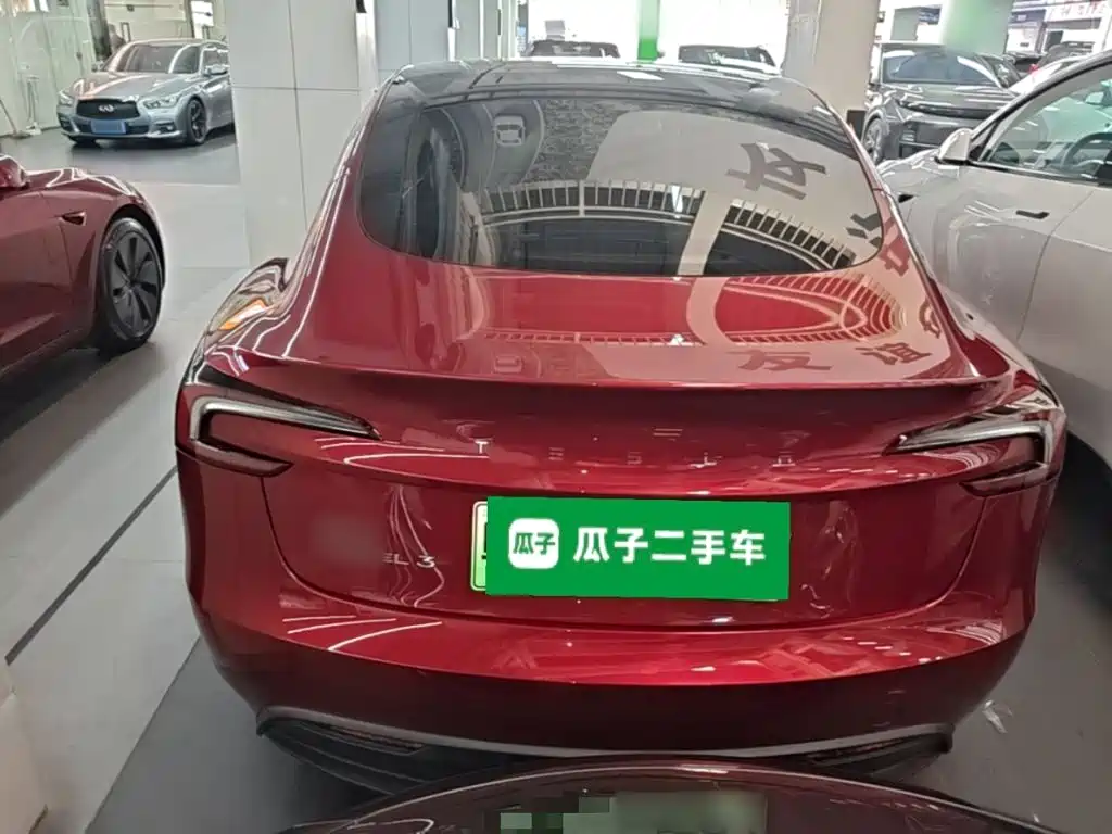 Tesla Model 3 — миниатюра 6