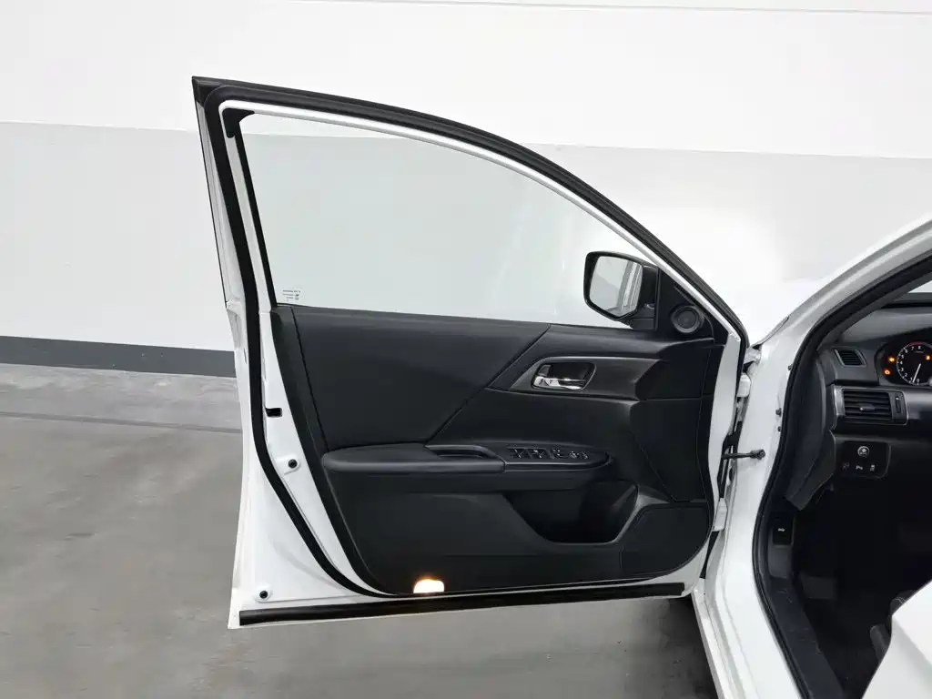 Honda Accord — миниатюра 8