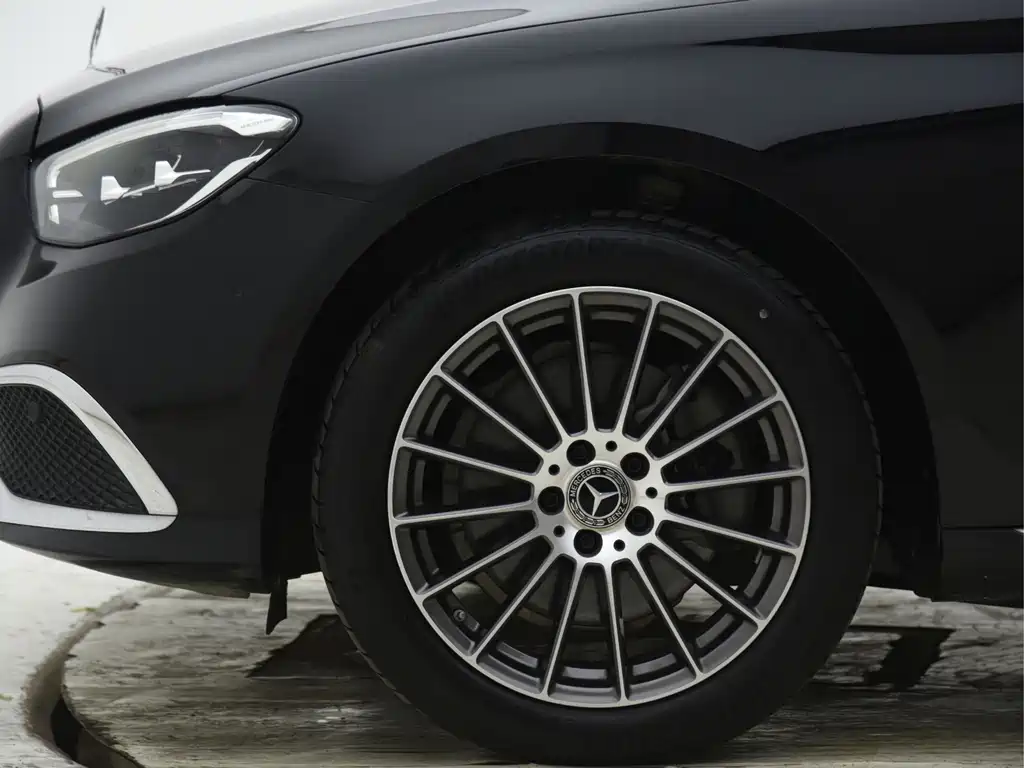 Mercedes-Benz E-Class — миниатюра 4