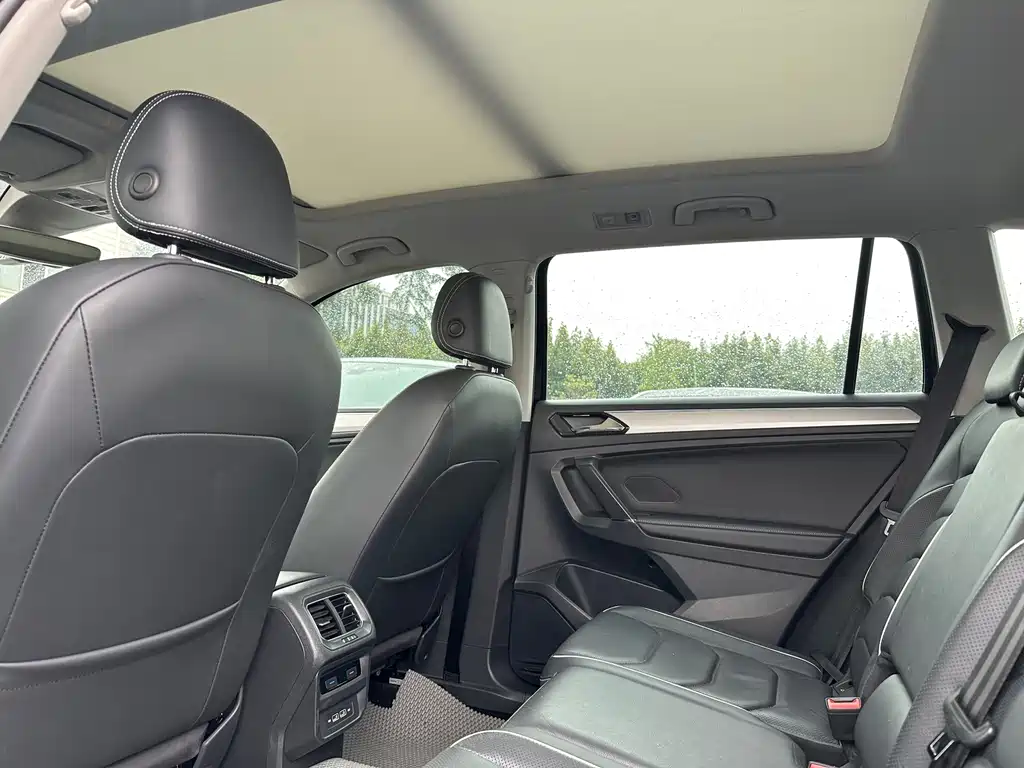 Volkswagen Tiguan L PHEV — миниатюра 6