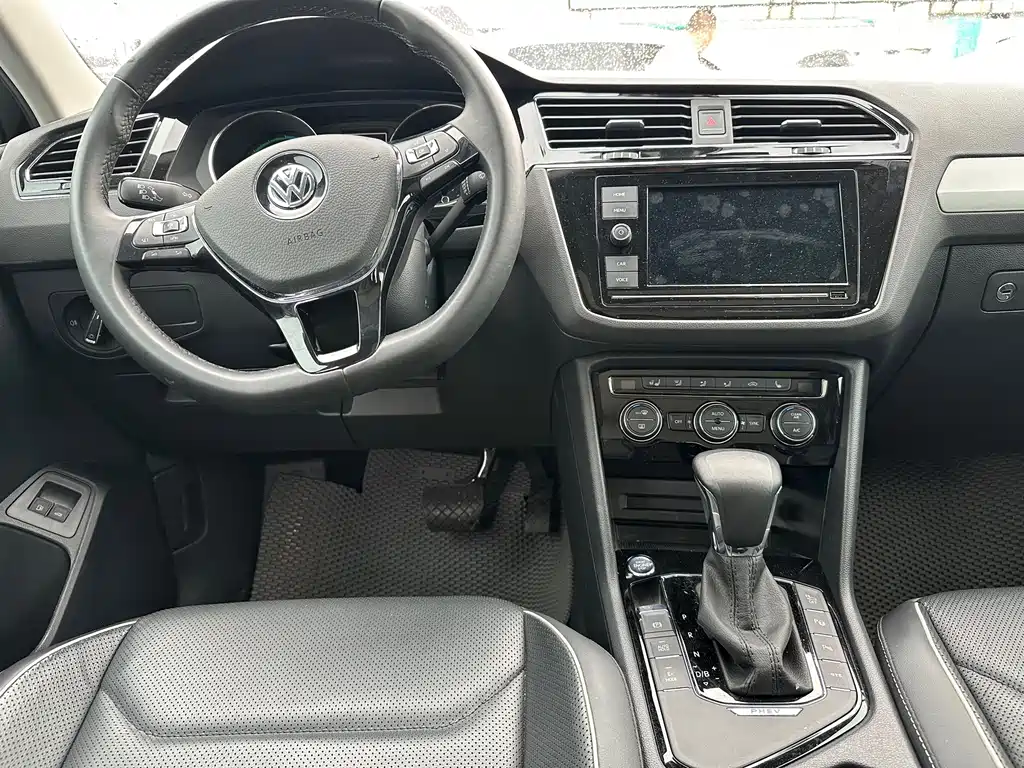 Volkswagen Tiguan L PHEV — миниатюра 8