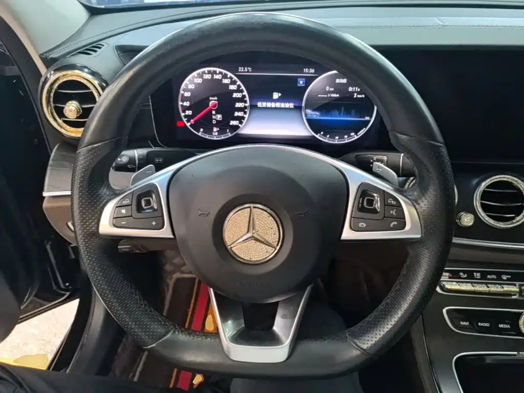 Mercedes-Benz E-Class — миниатюра 11