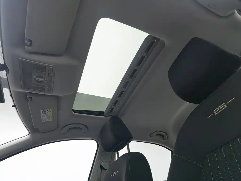 Volkswagen Jetta — миниатюра 14