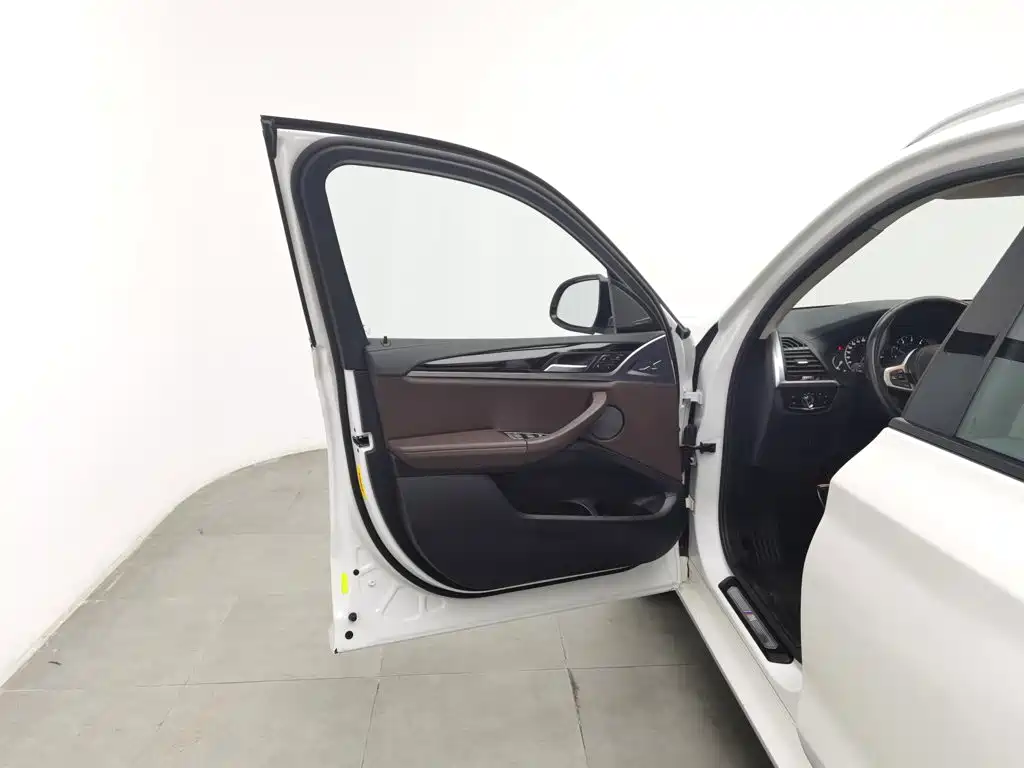 BMW X3 — миниатюра 8