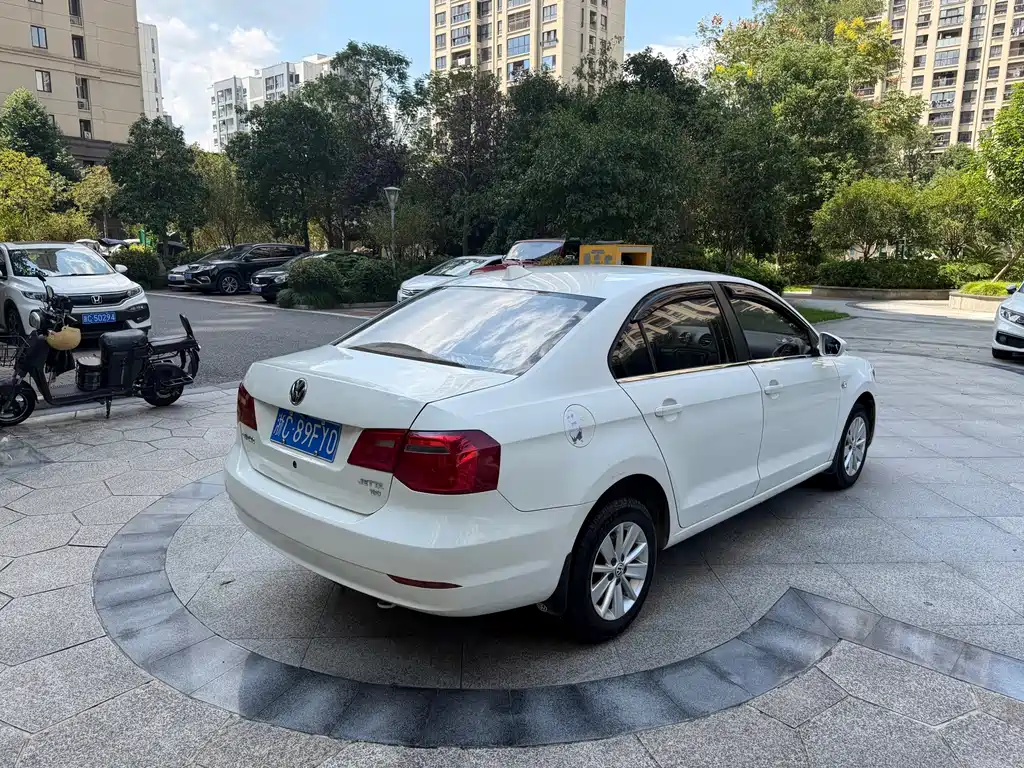 Volkswagen Jetta — миниатюра 9