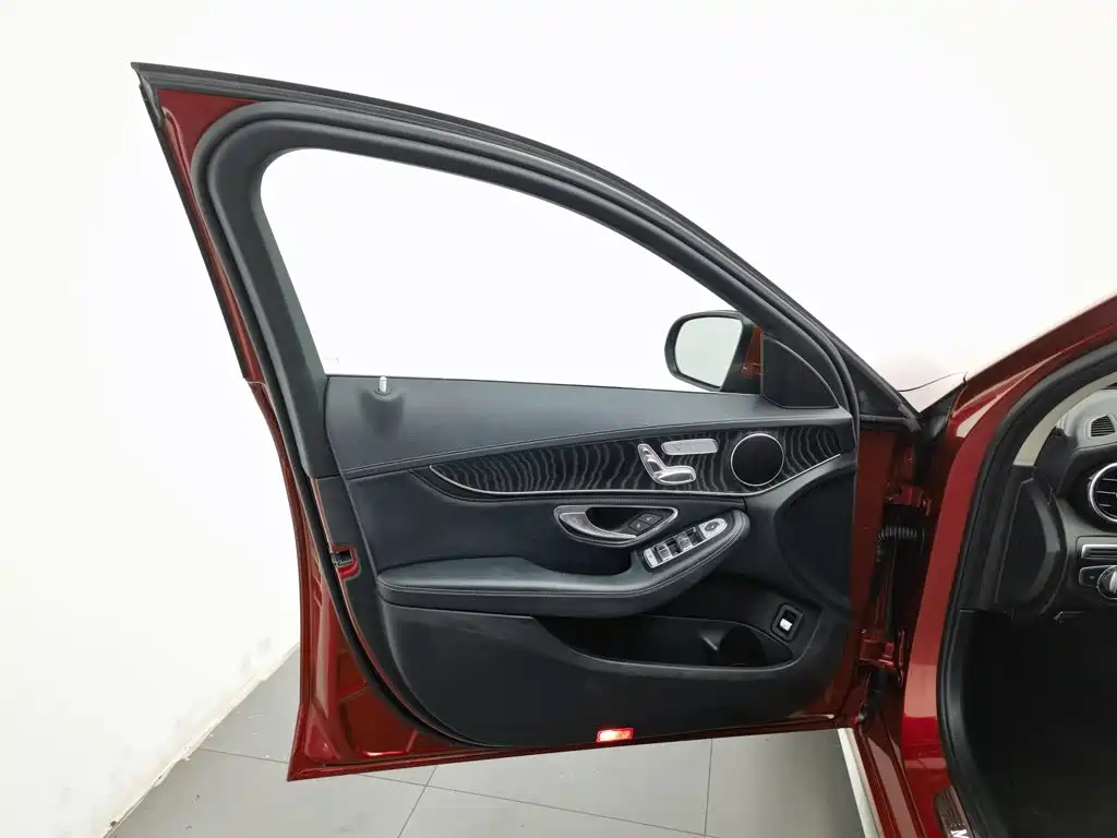 Mercedes-Benz C-Class — миниатюра 8