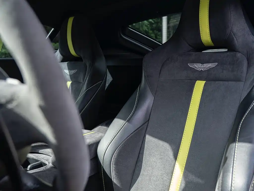 Aston Martin V8 Vantage — миниатюра 14