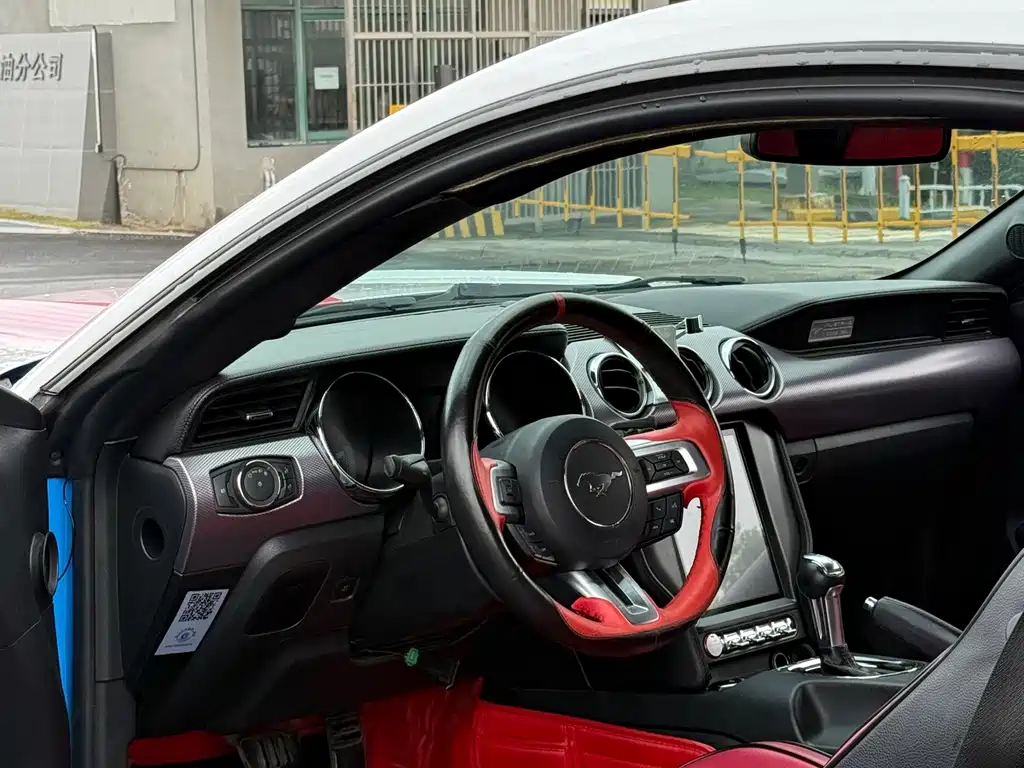 Ford Mustang — миниатюра 5