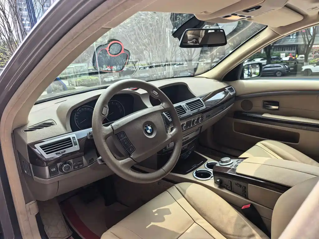 BMW 7 Series — миниатюра 16