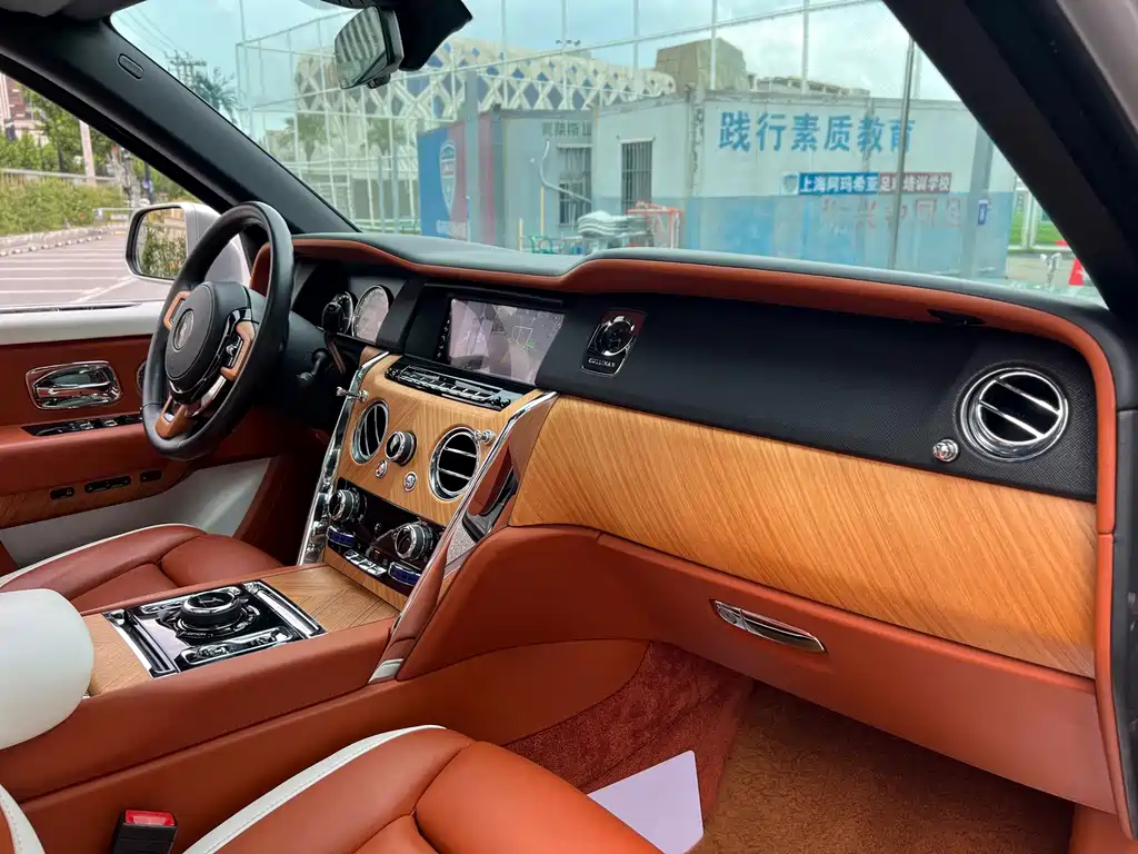 Rolls-Royce Cullinan — миниатюра 11
