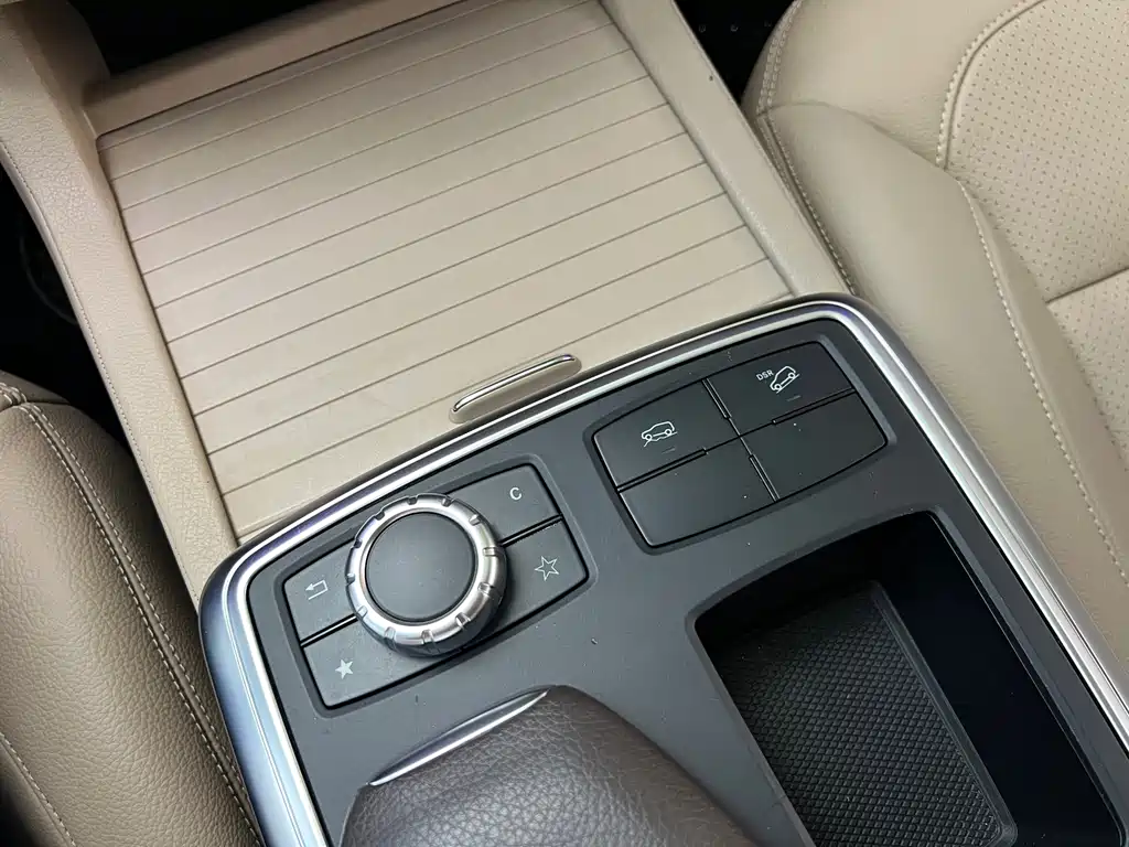 Mercedes-Benz M-Class — миниатюра 10