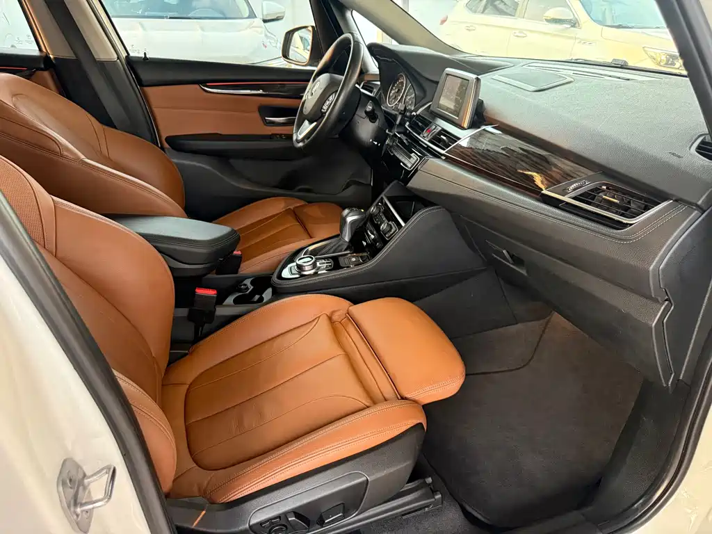 BMW 2 Series Active Tourer — миниатюра 9