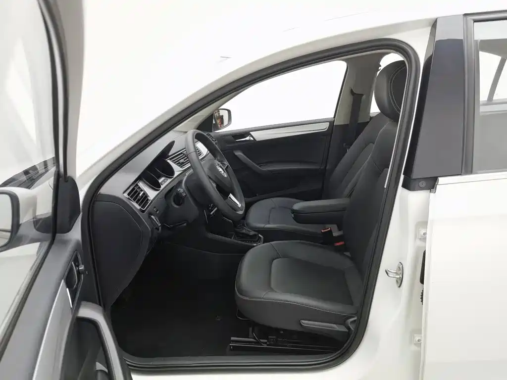 Skoda Rapid — миниатюра 10