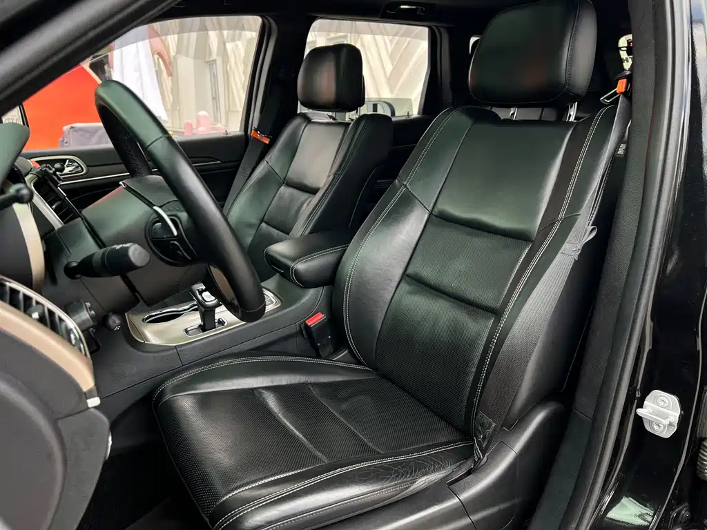 Jeep Grand Cherokee (Import) — миниатюра 23