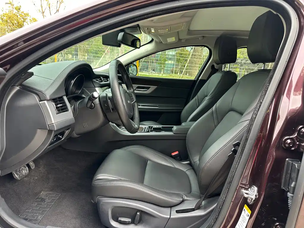 Jaguar XFL — миниатюра 14